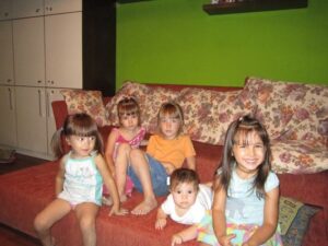O mamica curajoasa din Casa Agar