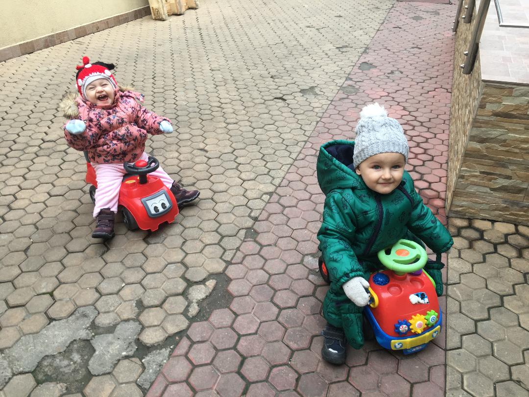 Pregătirea pachetelor cu alimente și haine
